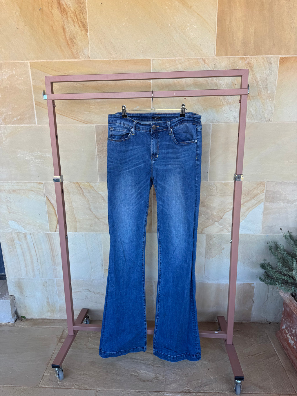 COWGIRL COUTURE WESTERN JEANS 32/38