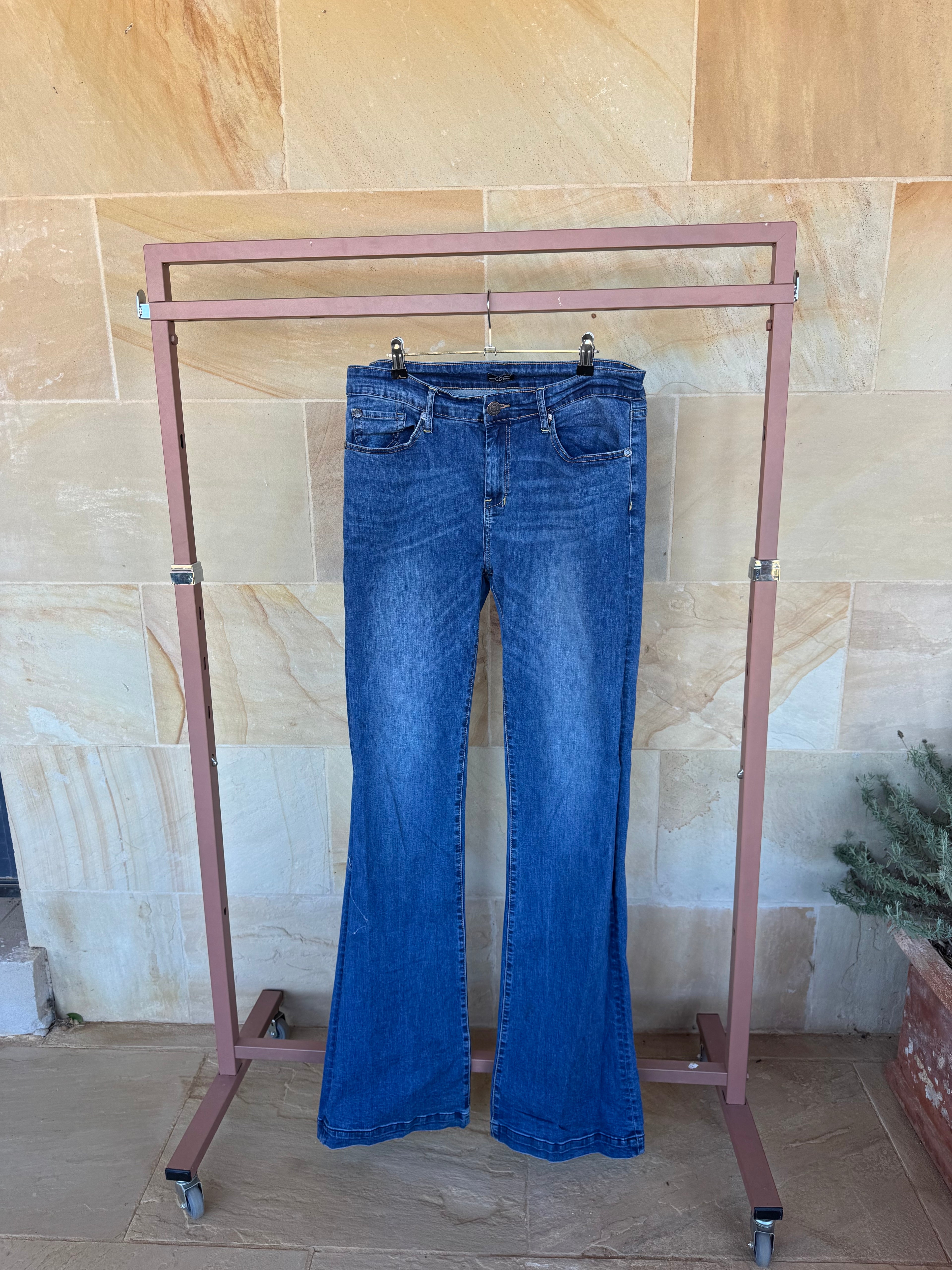 COWGIRL COUTURE WESTERN JEANS 32/38