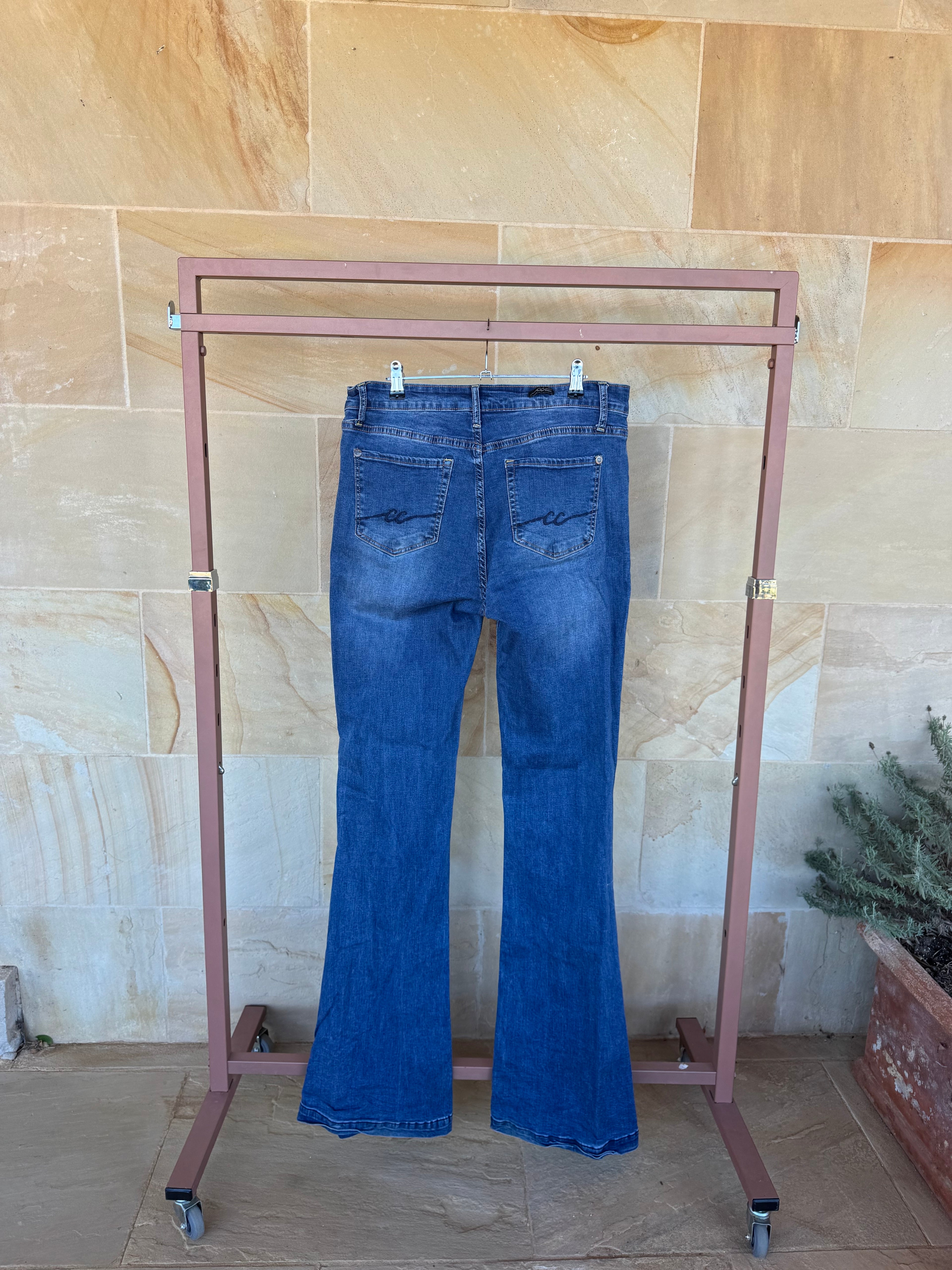 COWGIRL COUTURE WESTERN JEANS 32/38