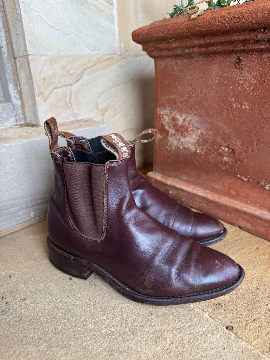R.M. WILLIAMS CHELSEY BOOTS 37.5