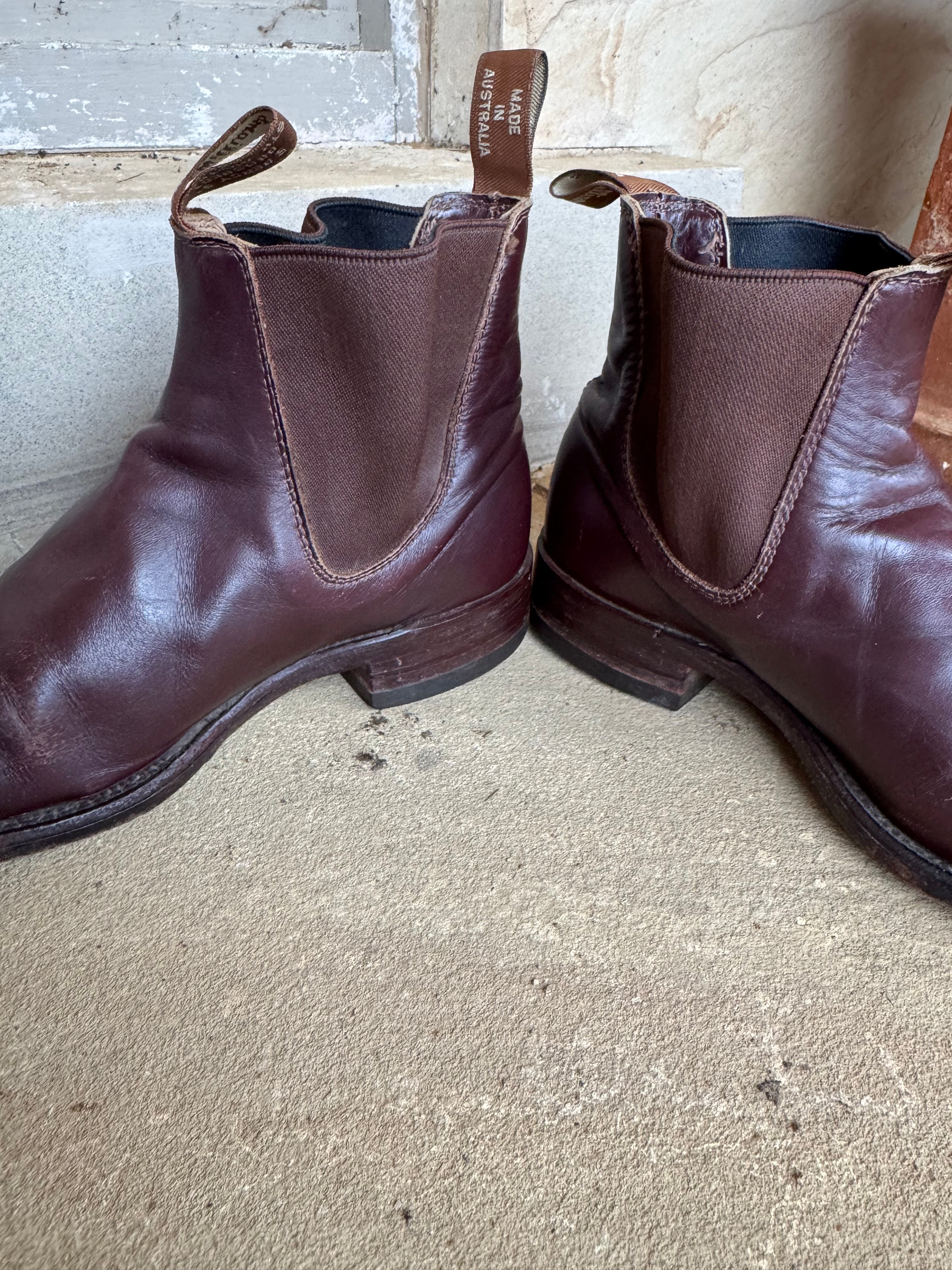 R.M. WILLIAMS CHELSEY BOOTS 37.5