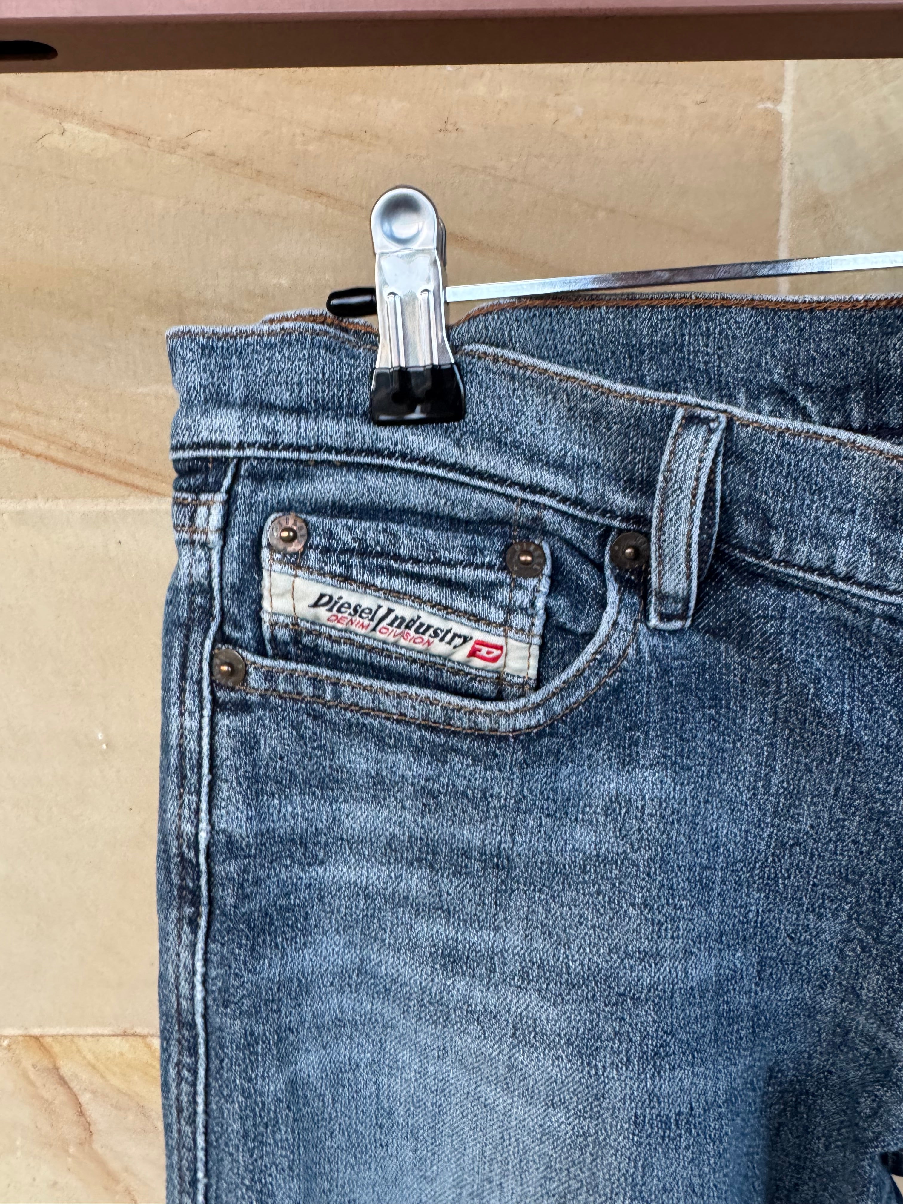 DIESEL INDUSTRY JEANS WOMENS 8