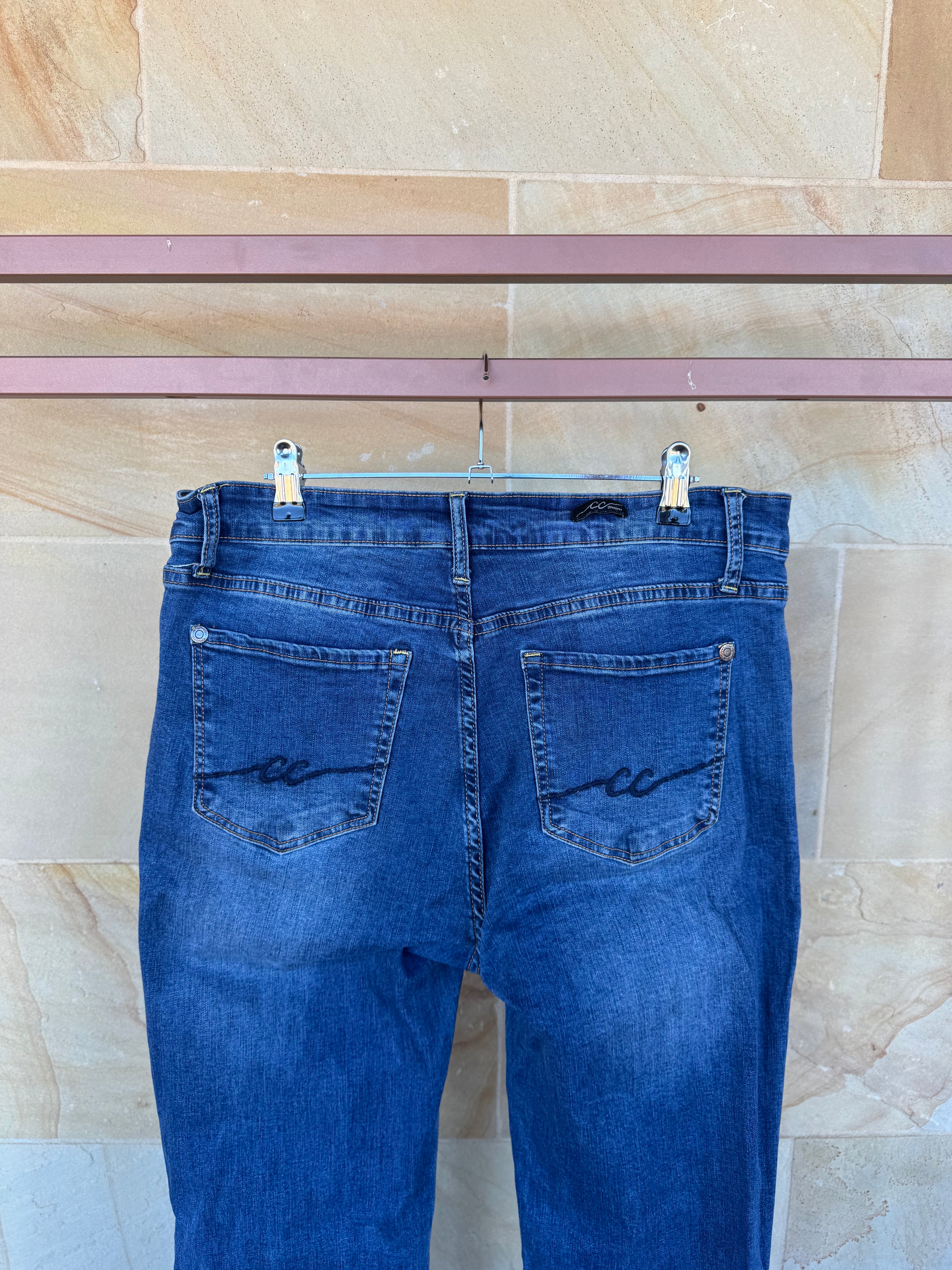 COWGIRL COUTURE WESTERN JEANS 32/38