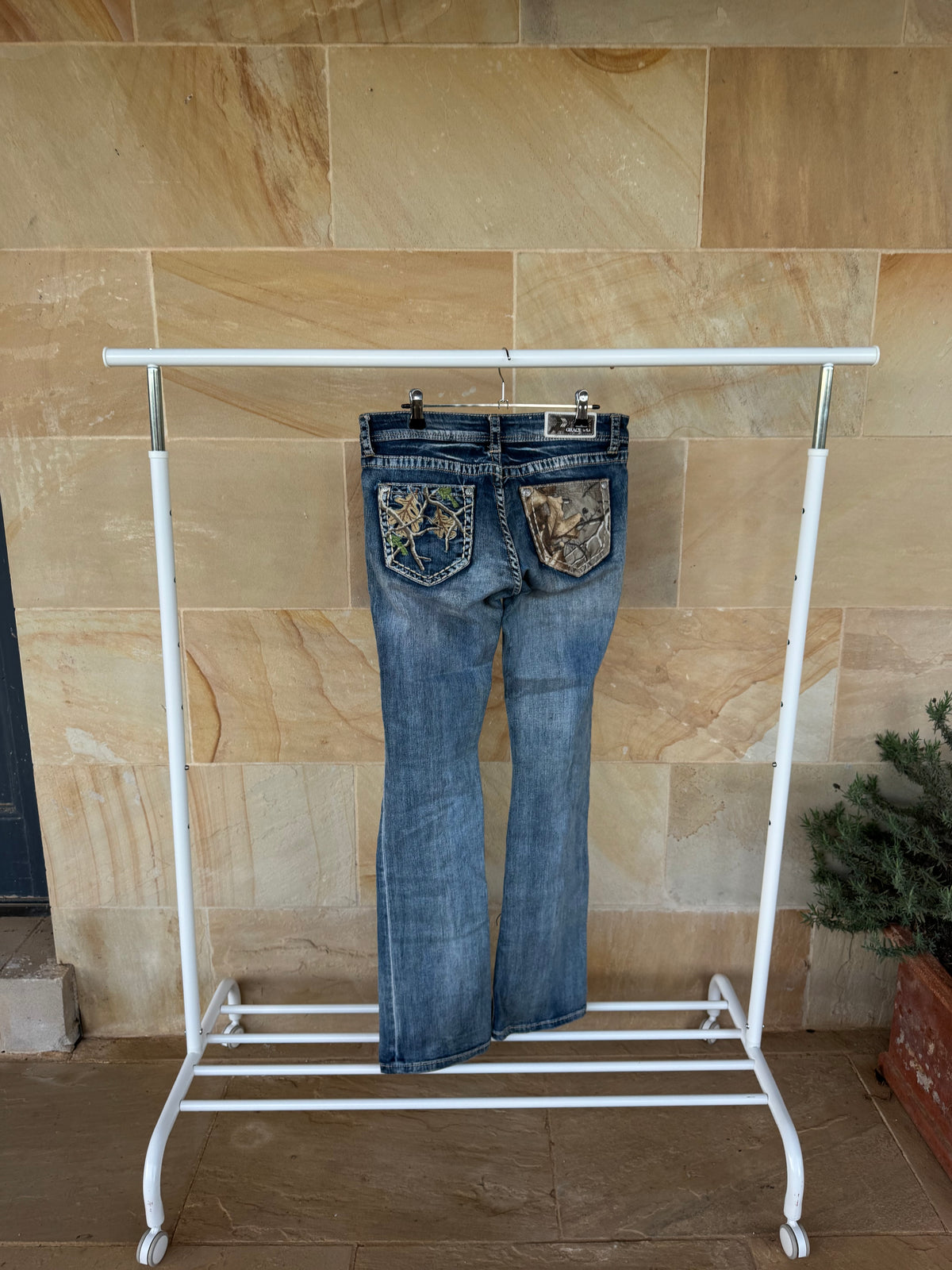 GRACE IN LA JEANS 29