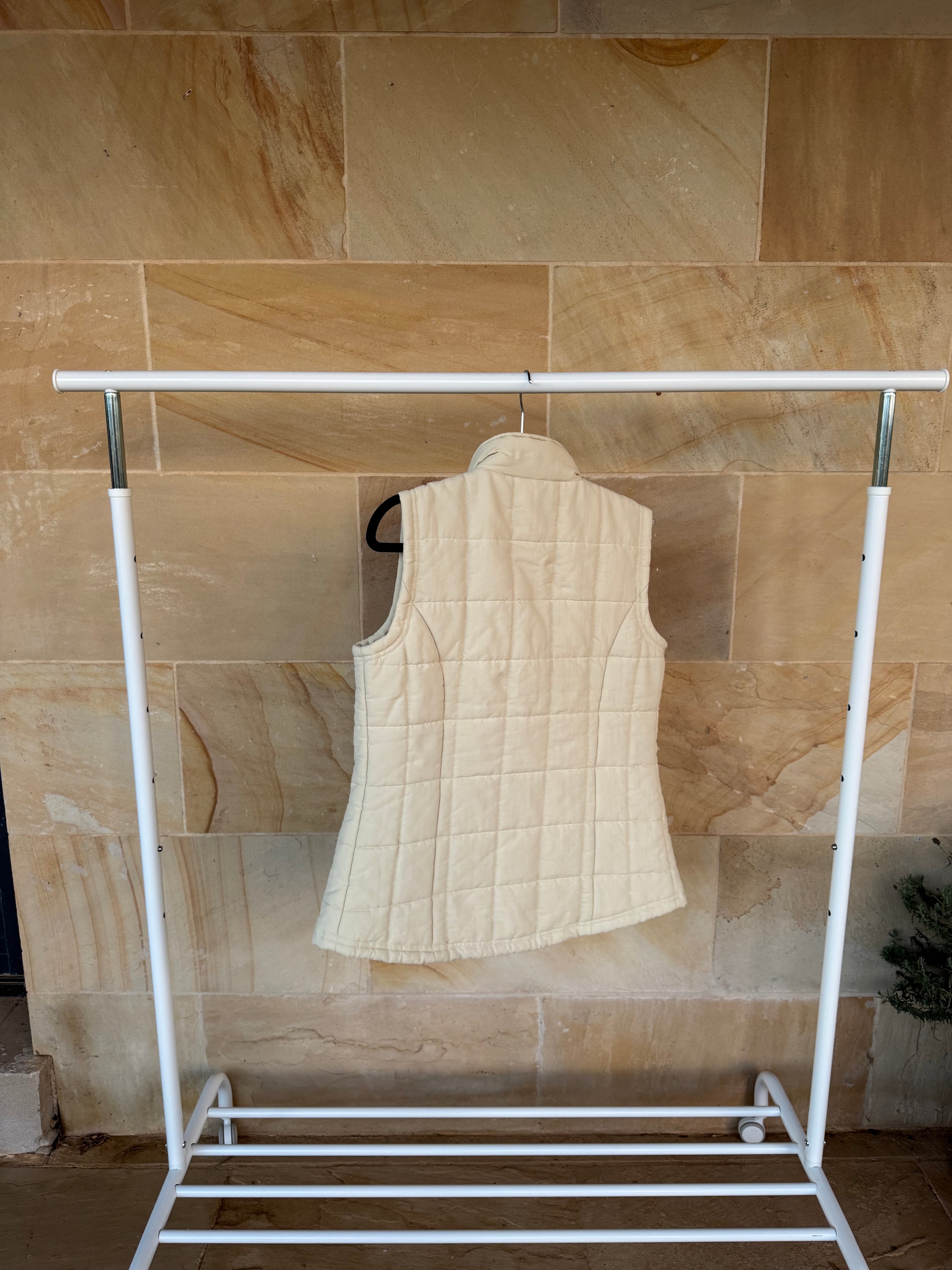 R.M. WILLIAMS PUFFER VEST 10