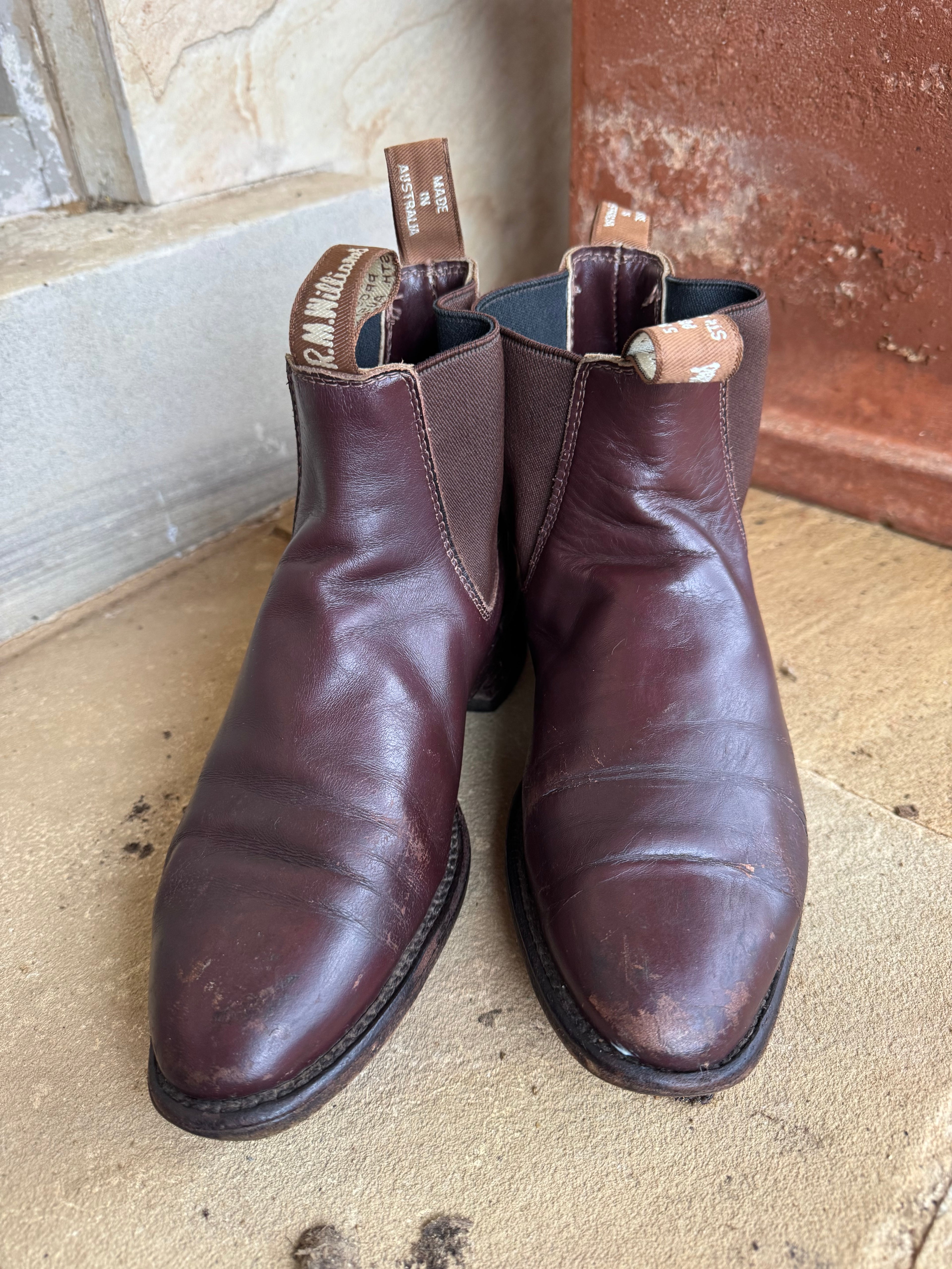 R.M. WILLIAMS CHELSEY BOOTS 37.5