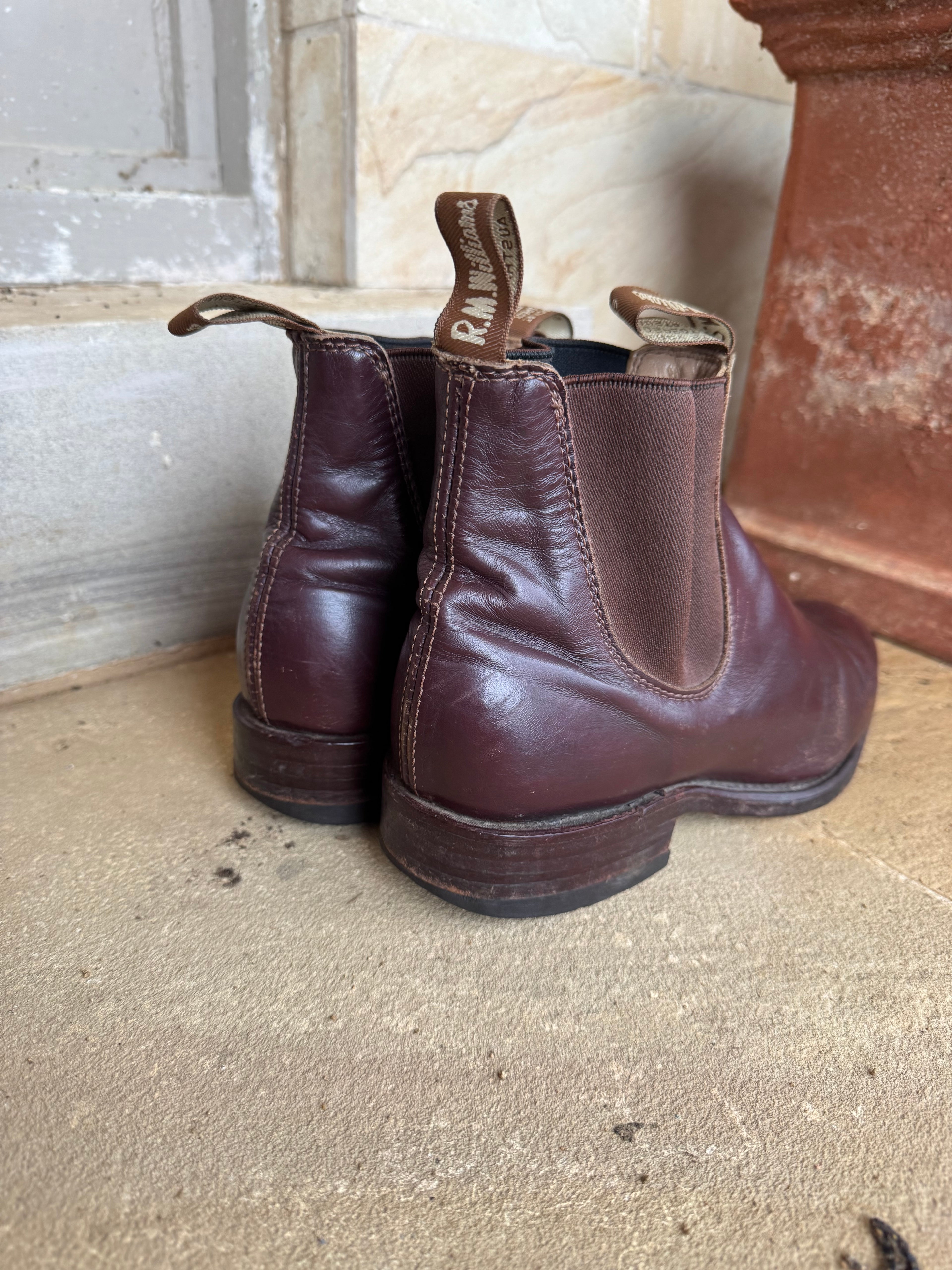 R.M. WILLIAMS CHELSEY BOOTS 37.5