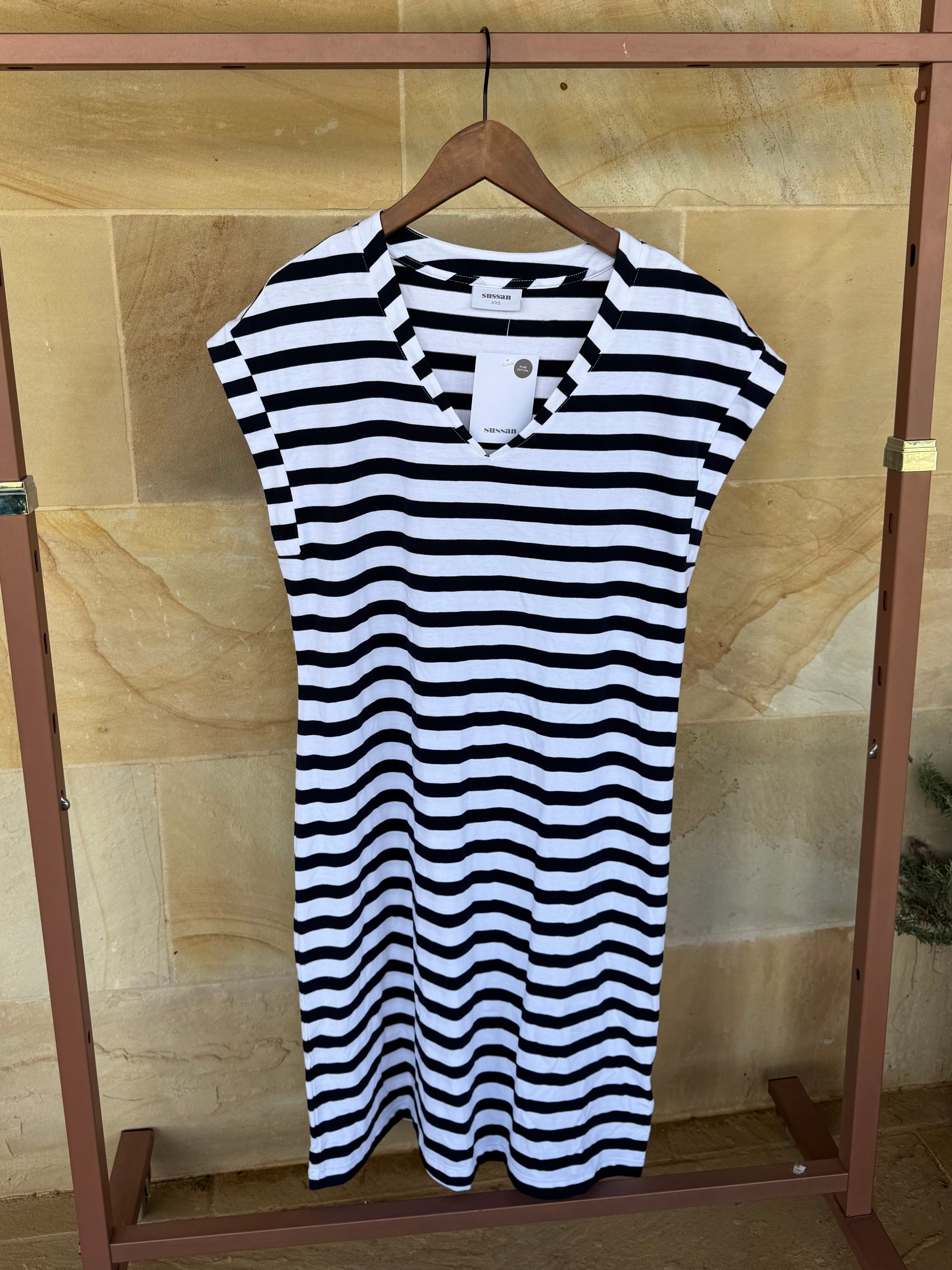 SUSSAN NAVY CASUAL DRESS XXS BNWT