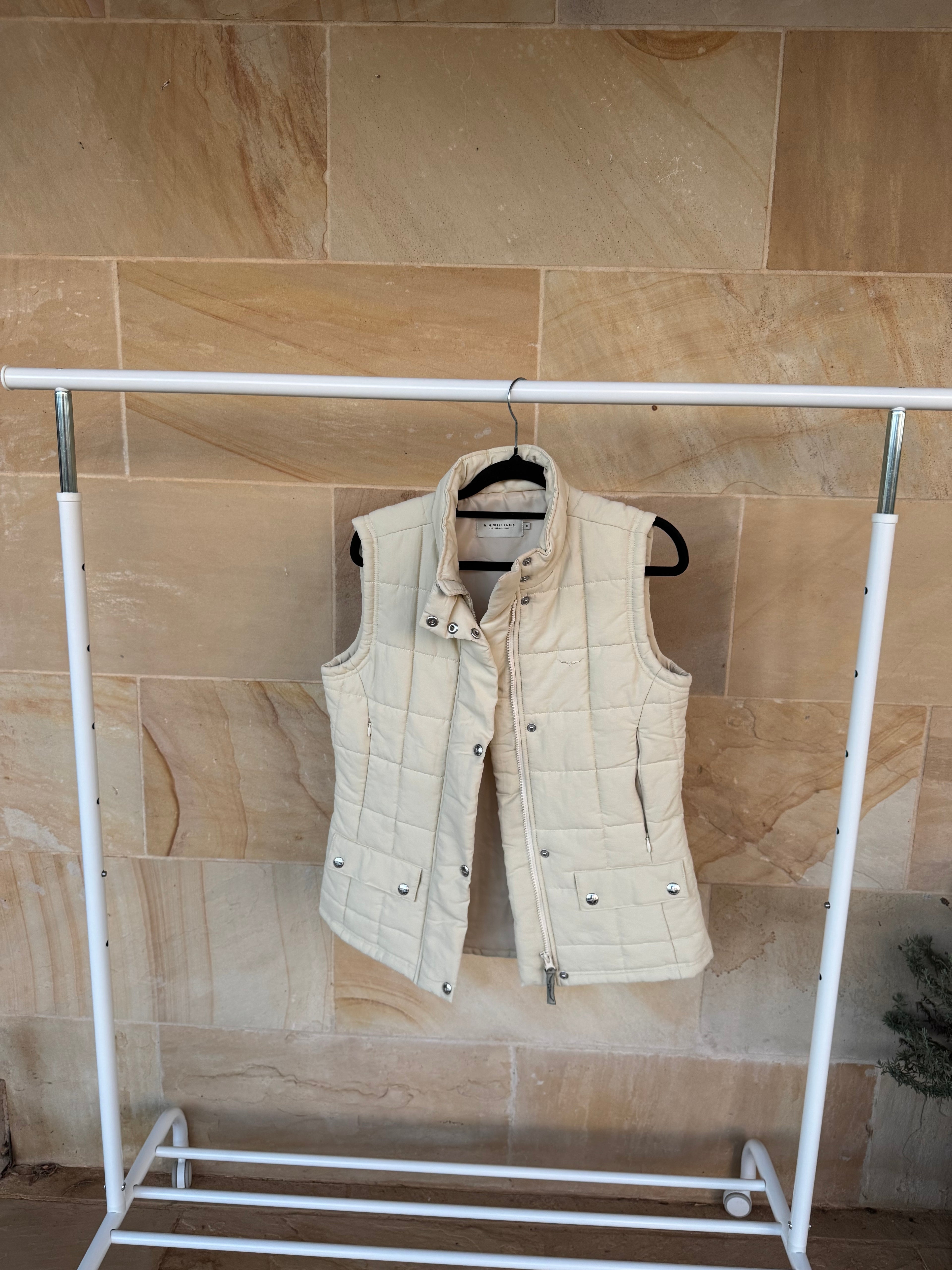 R.M. WILLIAMS PUFFER VEST 10