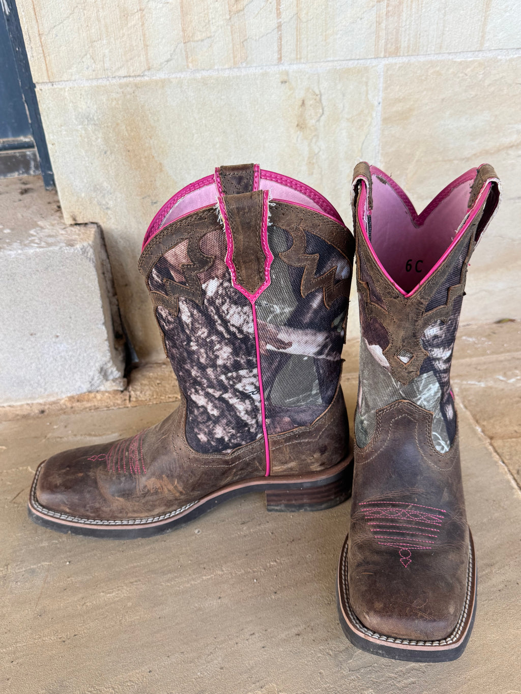 *RESERVED* ARIAT PINK CAMO BOOTS 36.5