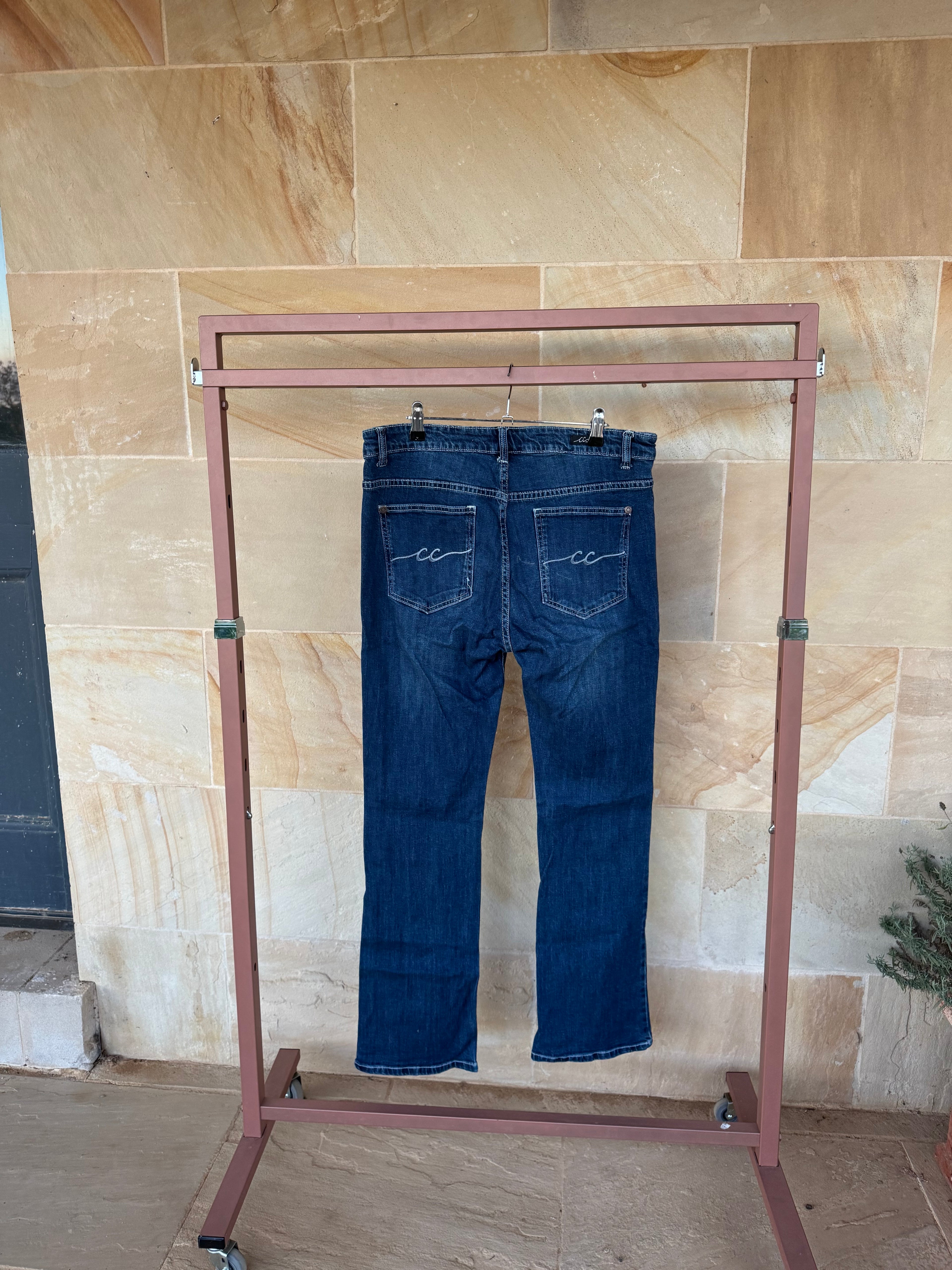 COWGIRL COUTURE JEANS 33/32