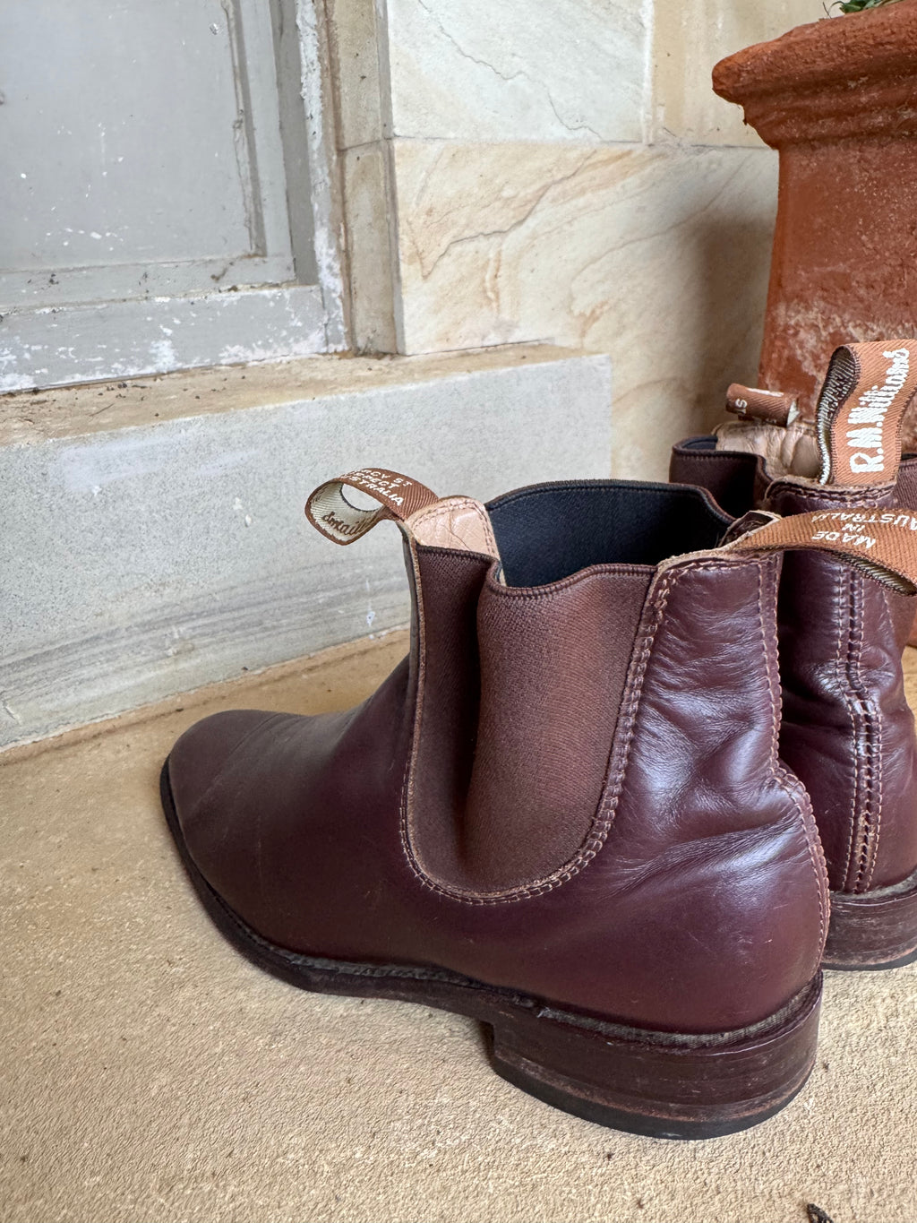 R.M. WILLIAMS CHELSEY BOOTS 37.5