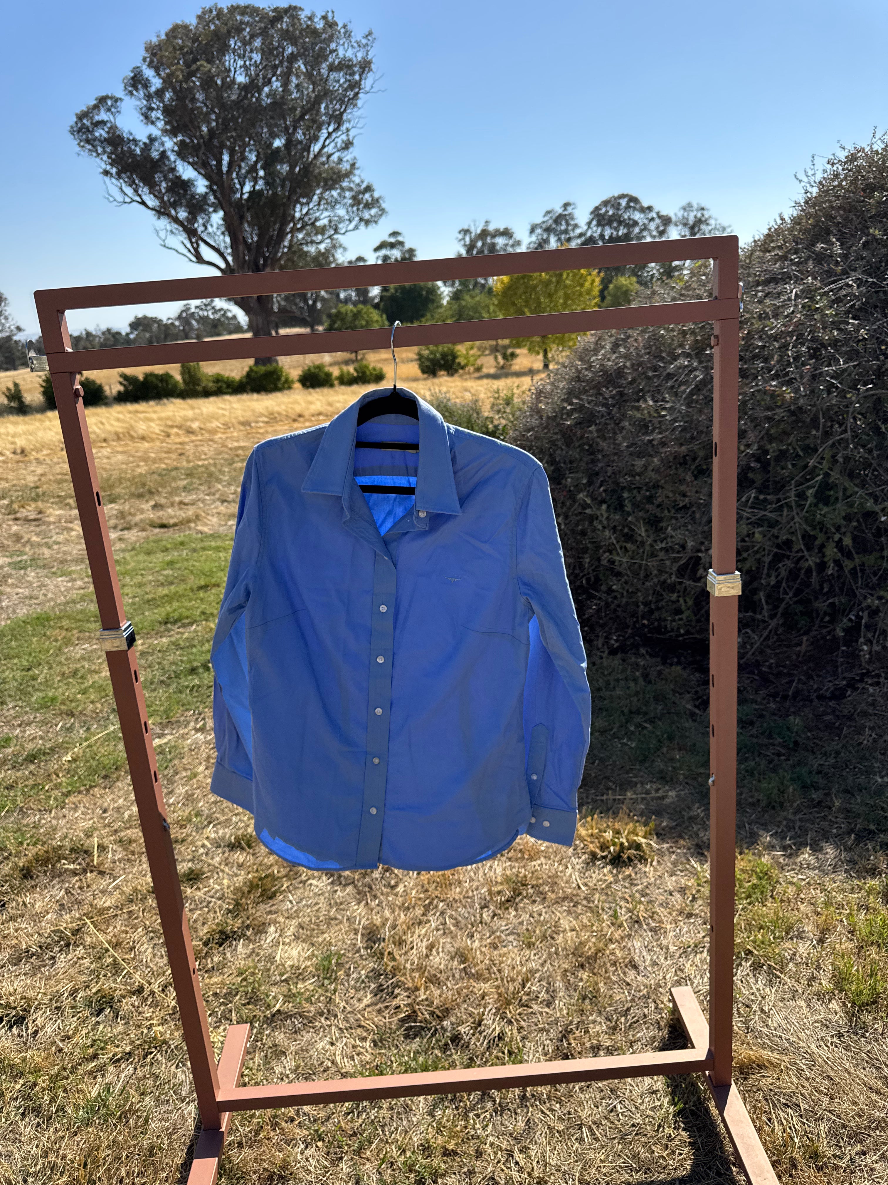 R.M. WILLIAMS BUTTON UP SHIRT