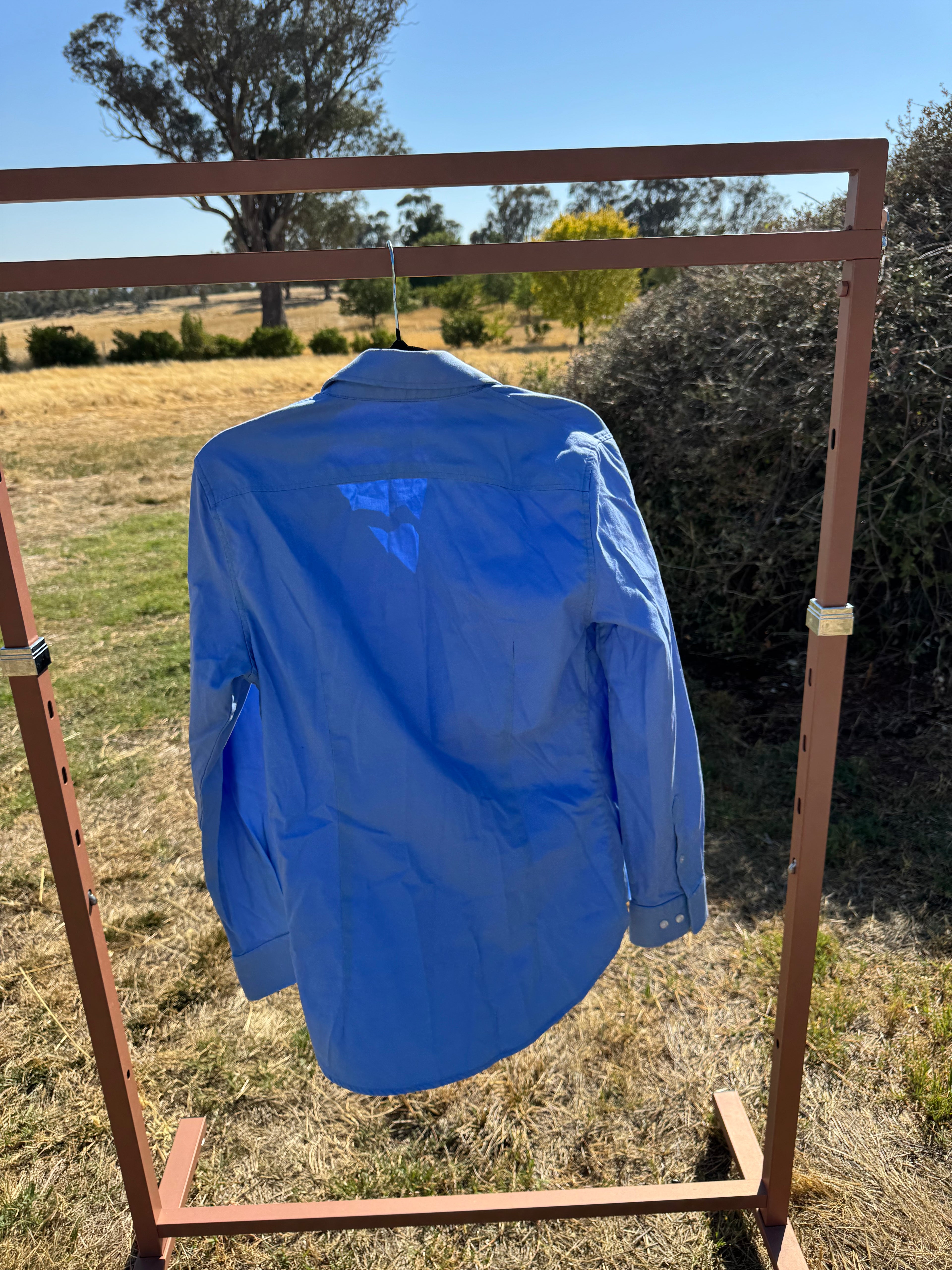 R.M. WILLIAMS BUTTON UP SHIRT