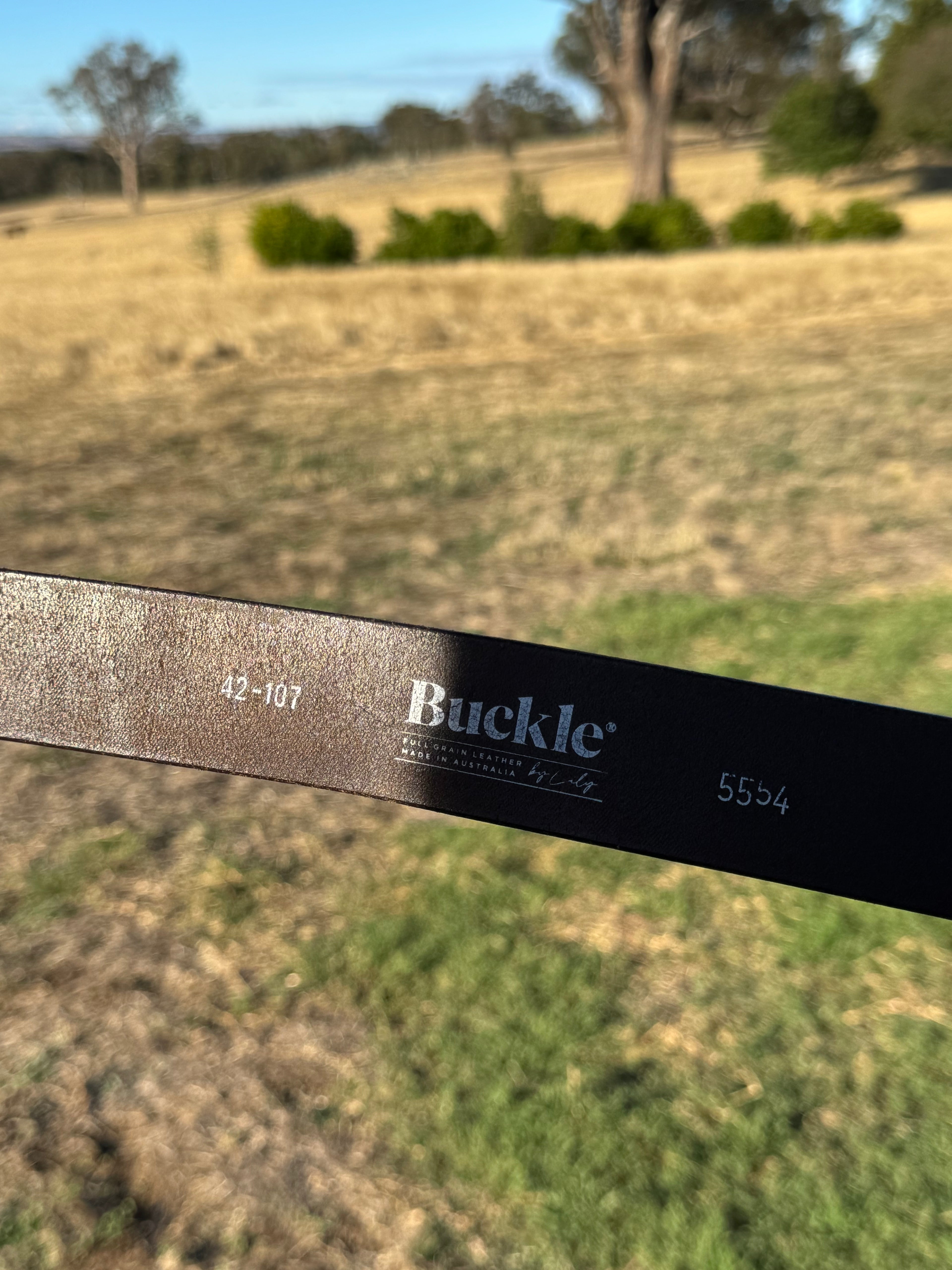 BUCKLE LEATHER BELT 42"